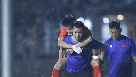  Thanh Nhàn chấn thương nặng, HLV Kim Sang Sik phải tức tốc triệu tập cầu thủ từ  Việt Nam thay thế